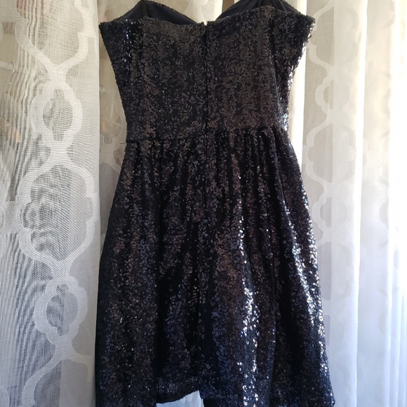 Dress - Picture 2 of 4